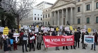 congreso espanol aprobo ley de eutanasia con amplia mayoria: pp y vox la rechazaron