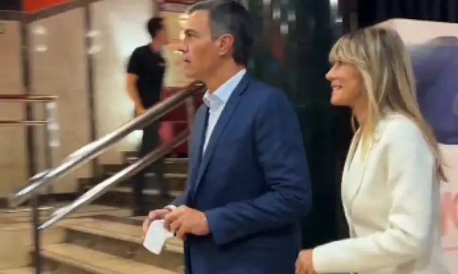 Pedro Sánchez y Begoña Gómez ingresan al cine