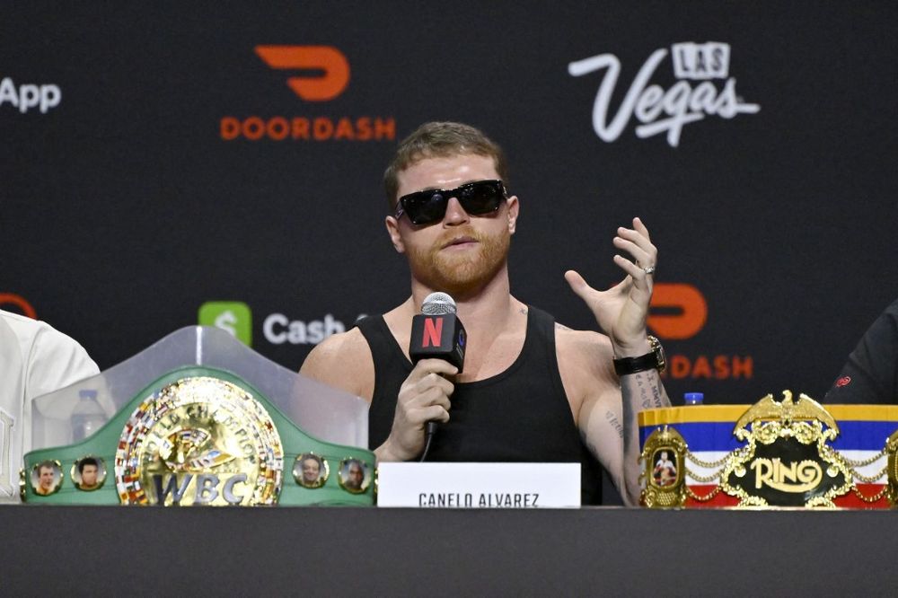 Canelo Álvarez en la conferencia de su pelea ante Terence Crawford