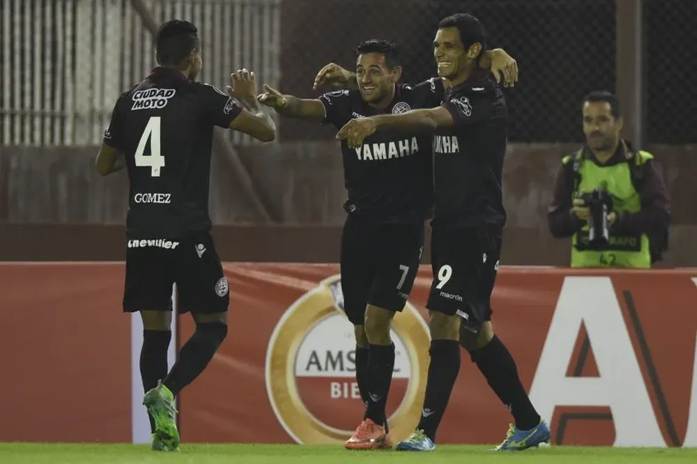 Lanús goleó a Zulia
