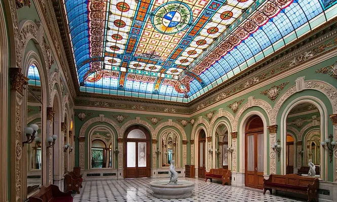 Interior del Palacio Santos