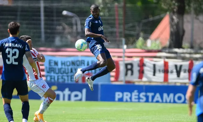 Se fue Vinicius y todos los zagueros que quedaron en Nacional son de la cantera