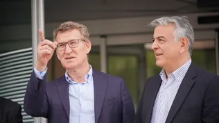 El presidente del PP, Alberto Núñez Feijóo (i), y el presidente del PP del País Vasco y candidato a lehendakari, Javier de Andrés.