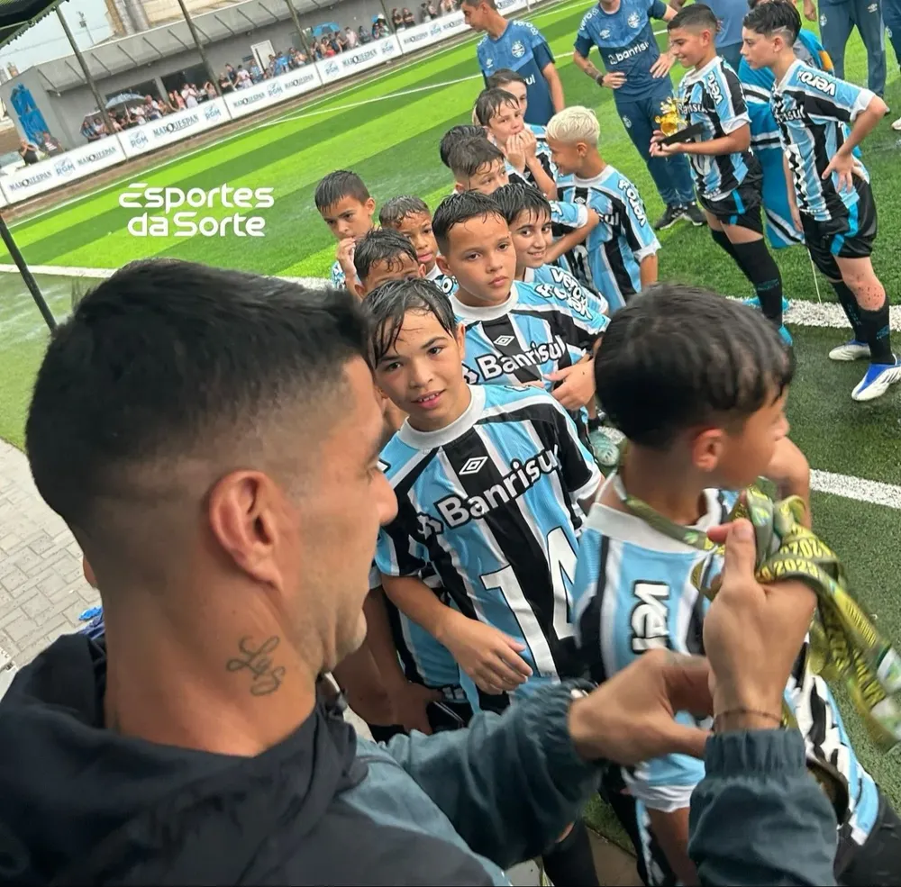 Luis Suárez entregó medallas a la Escuela de Gremio que, con su hijo Benjamín, logró el título este sábado