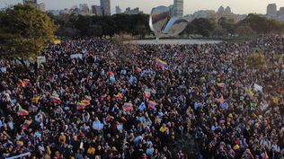 Masiva marcha en Buenos Aires contra el fraude chavista en Venezuela