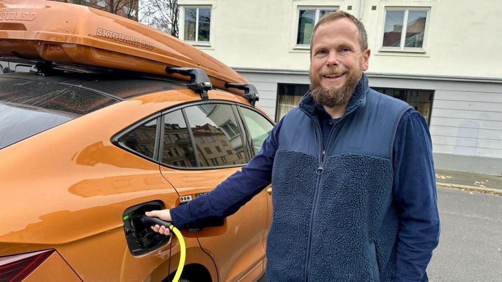 Al igual que un tercio de los automovilistas noruegos, Ståle Fyen conduce ahora un coche eléctrico.