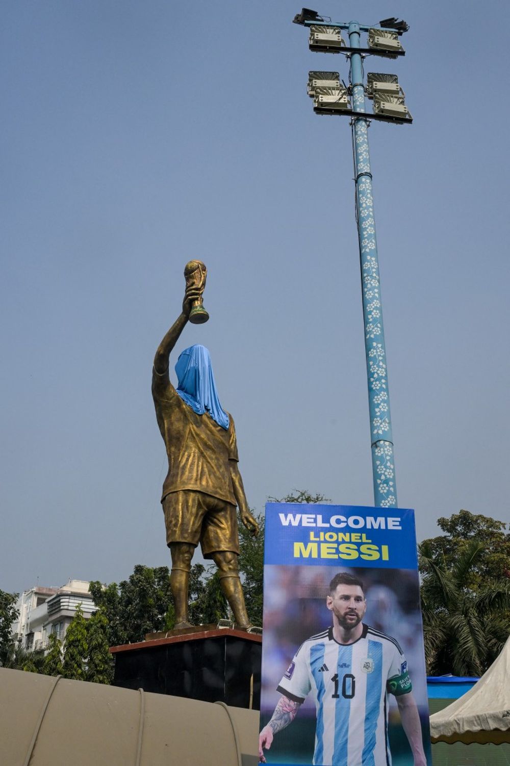 La mega estatua de Lionel Messi en India