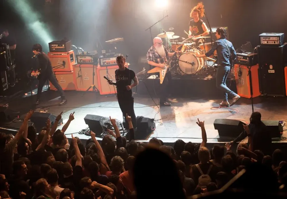 Un momento del concierto de los Eagles of death metal, antes del horror.