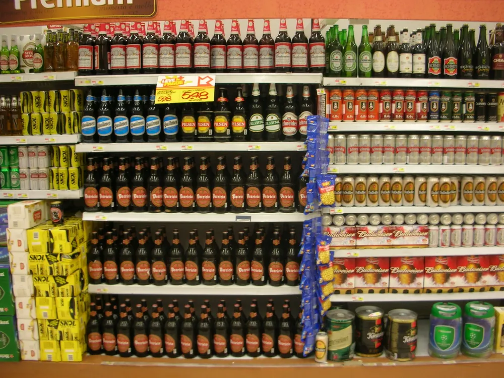 Botellas de Patricia en un supermercado brasileño