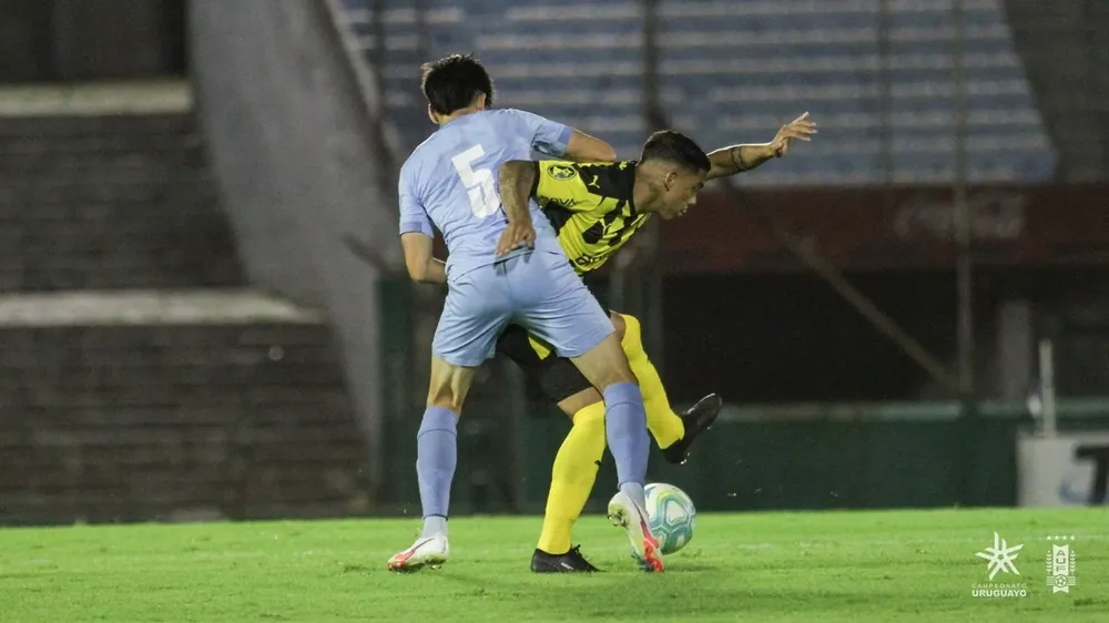 David Terans maniobra ante Franco Pizzichillo