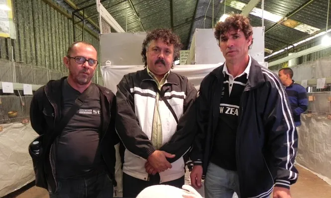 Integrantes de la cabaña con el mejor macho de la exposición
