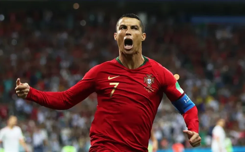 Ronaldo festeja su gol ante España 