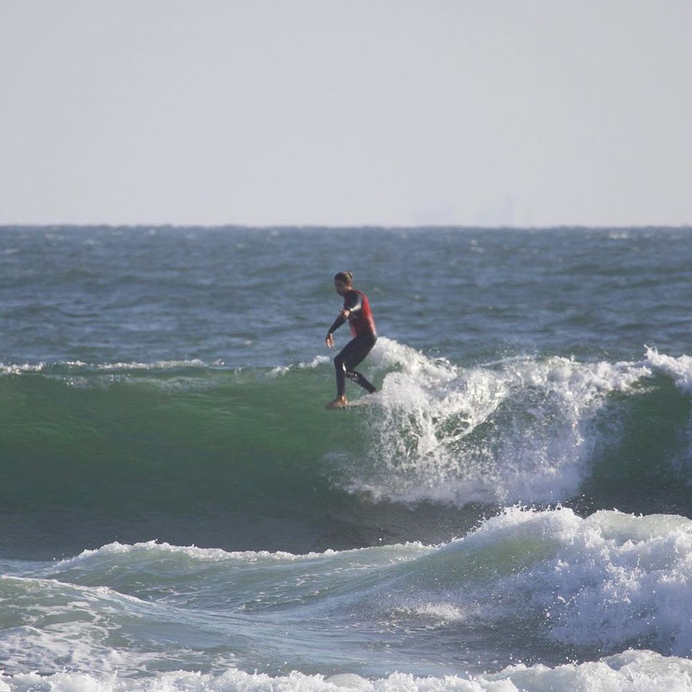El surfista uruguayo Julián Schweizer en Huntington Beach El surfista uruguayo Julián Schweizer en Huntington Beach