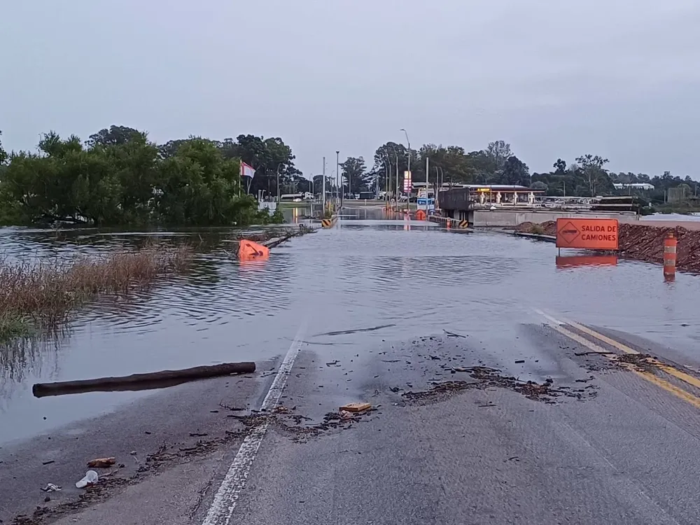 Acceso a Florida por Ruta 5 se inundó y está cortado