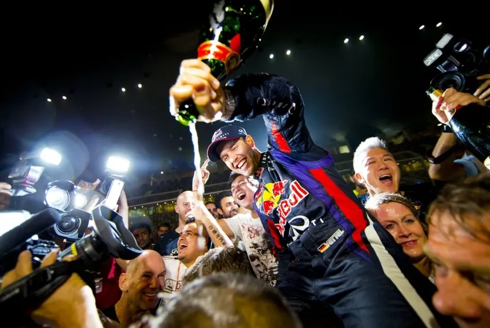 Sebastian Vettel y Red Bull Racing festejaron sus cuatro títulos consecutivos.