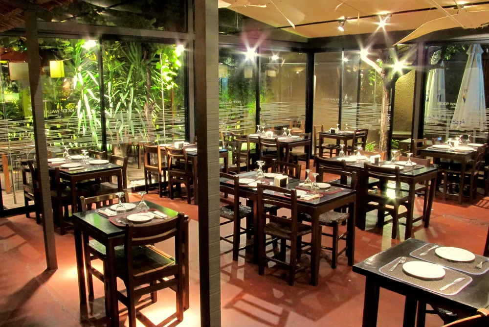 Amplio salón y tranquilo deck para las noches estivales