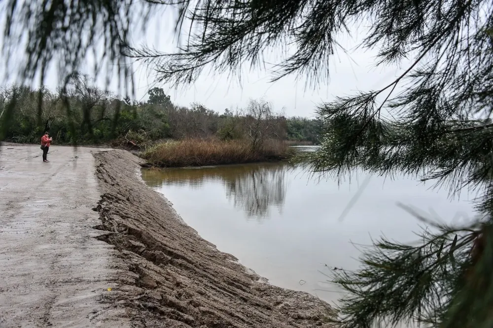 Represa precaria sobre el río San José