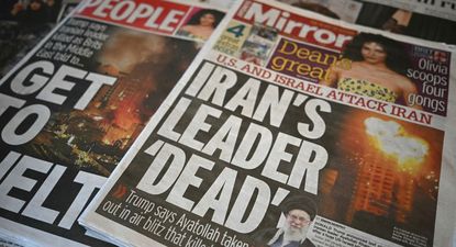 El Observador | Tapa de diarios con la noticia de la muerte del líser supremo de Irán. AFP