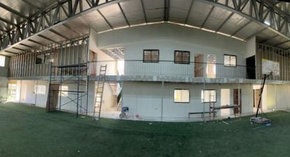 Las oficinas nuevas que tendrán los técnicos de Peñarol junto a un mini cine en Los Aromos