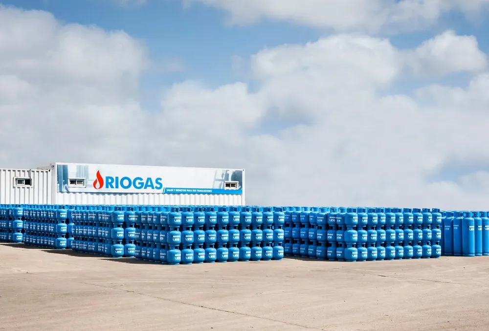 RIOGAS celebra los 44 años de destacada trayectoria, desarrollando e impulsando el envasado, transporte y distribución de supergás
