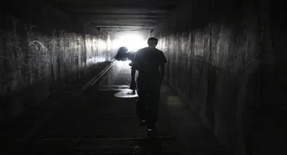 Las organizaciones que trabajan con la gente sin techo de Las Vegas calculan que viven hasta 1.500 personas en los túneles subterráneos de la ciudad.