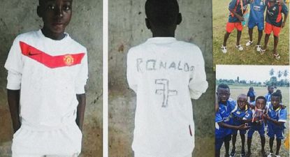 Yan Diomande de niño en Costa de Marfil y pintándose la camiseta con el número 7 y la palabra Ronaldo por Cristiano Ronaldo