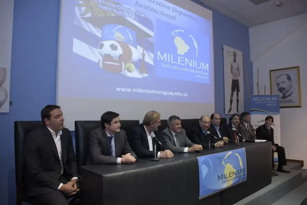 La mesa de disertantes en el Museo del Fútbol