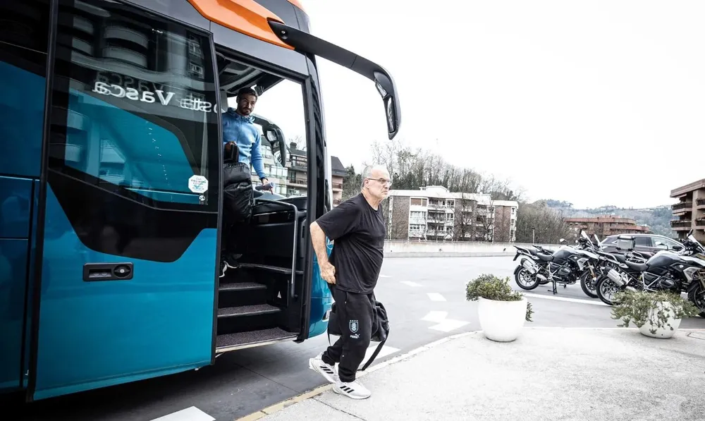 Marcelo Bielsa llegando a San Sebastián