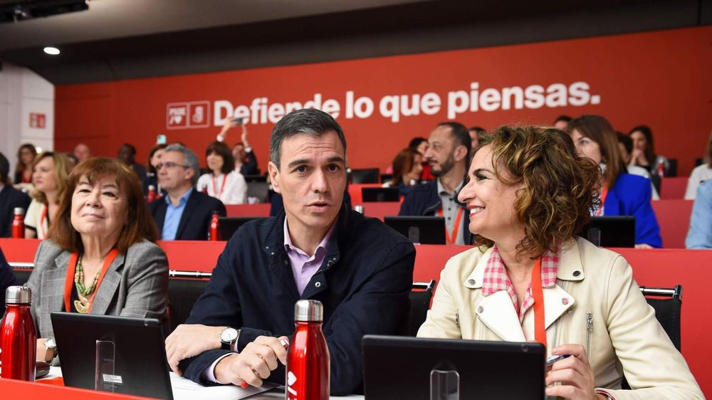 Pedro Sánchez y María Jesús Montero
