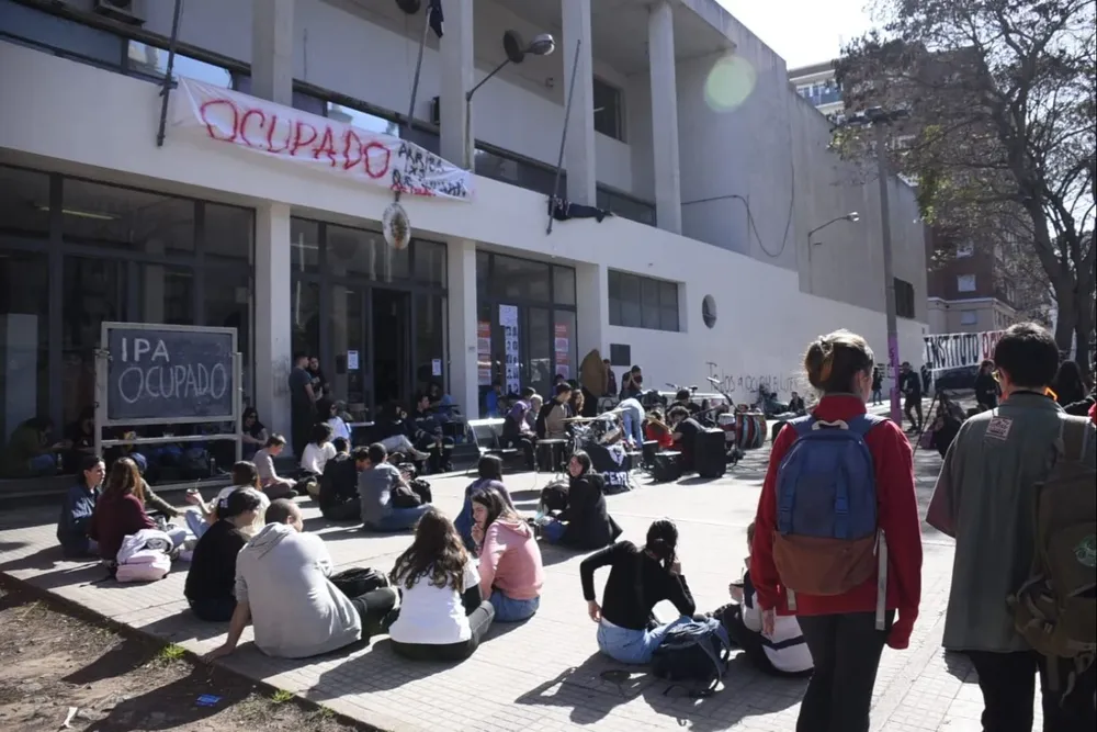 Los estudiantes también reclaman por la estructura edilicia del centro de estudios