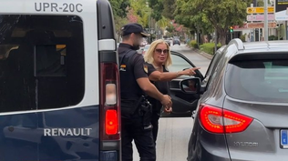 Fuera de sí, Barbara Rey pide ayuda a gritos a la Policía en una huída deseperada de la prensa en Marbella