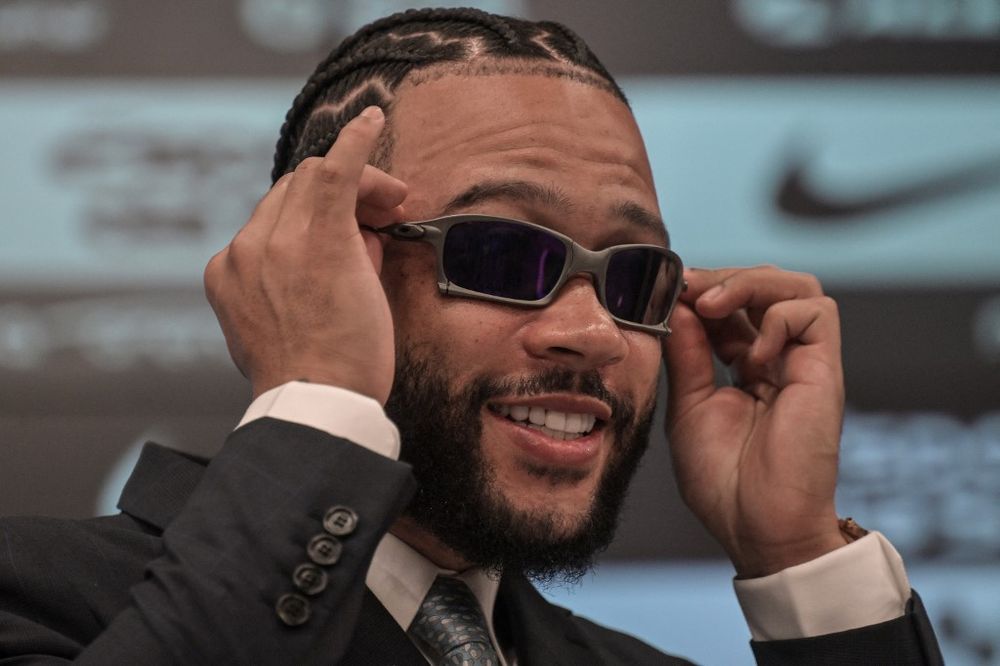 Memphis Depay al ser presentado en Corinthians