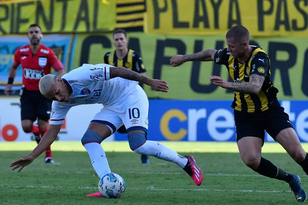 Nacional solo le descontó un punto a Peñarol en este Intermedio