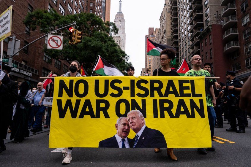 Protesta en Nueva York contra la intervención de EEUU en el conflicto Israel-Irán