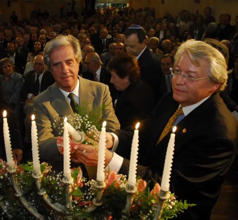 El presidente Vázquez participó del recuerdo a la Noche de los Cristales Rotos