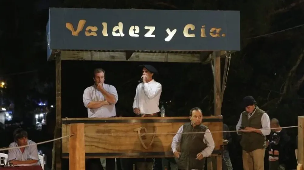 Remató el escritorio José A. Valdez y Cía