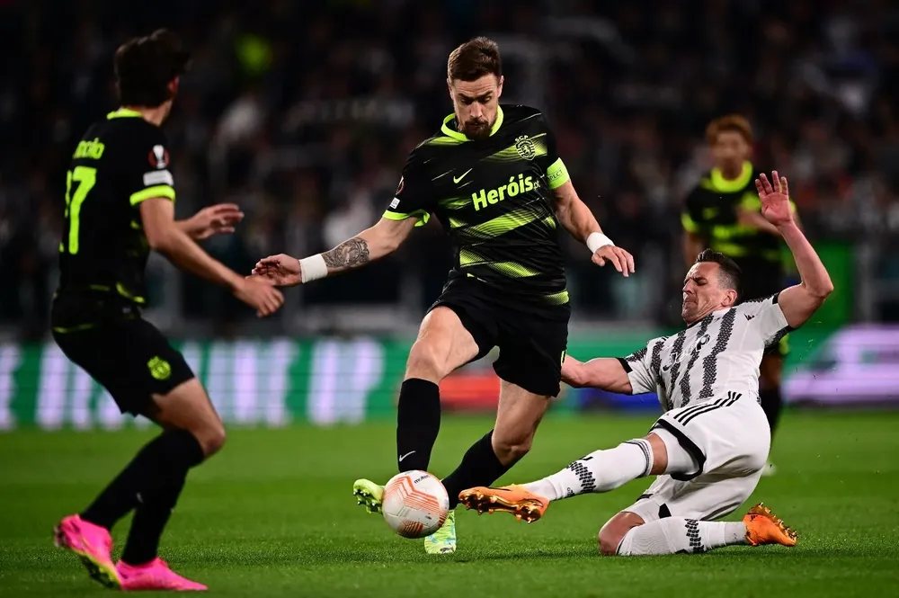 Coates, con elegancia, ante Arkadiusz Milik