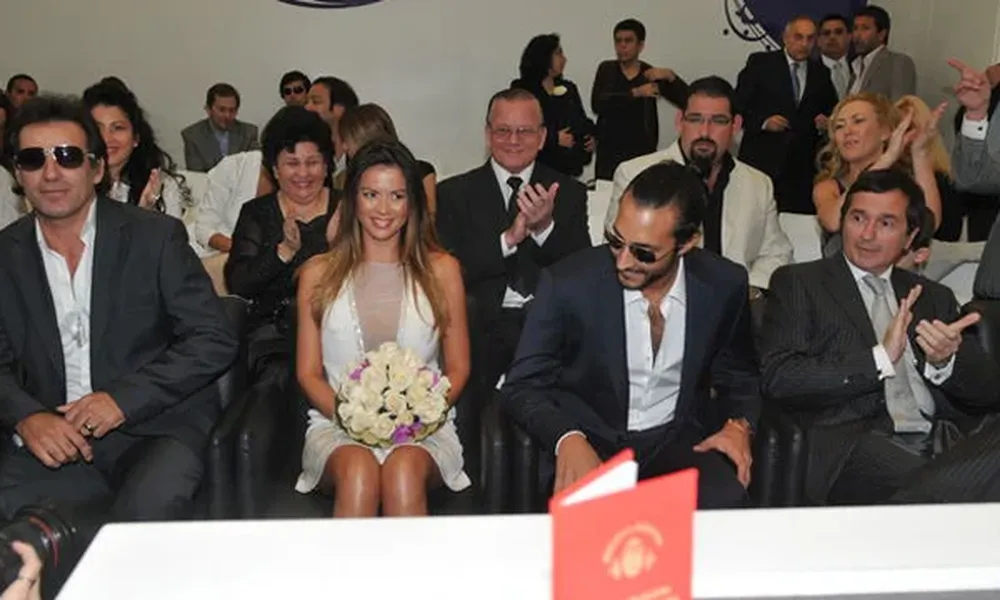 Alejandro Maximiliano Acosta, a la izquierda de la foto sentado al lado de Jellinek