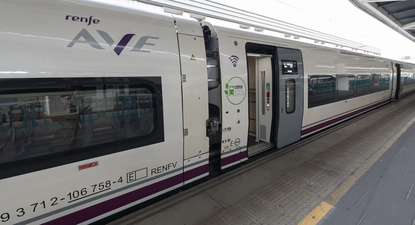En medio de las críticas a Puente, vuelven a funcionar los trenes de alta velocidad entre Madrid y Galicia