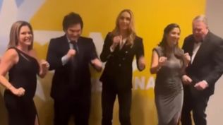 Milei bailó junto a la nuera de Donald Trump al ritmo de YMCA.