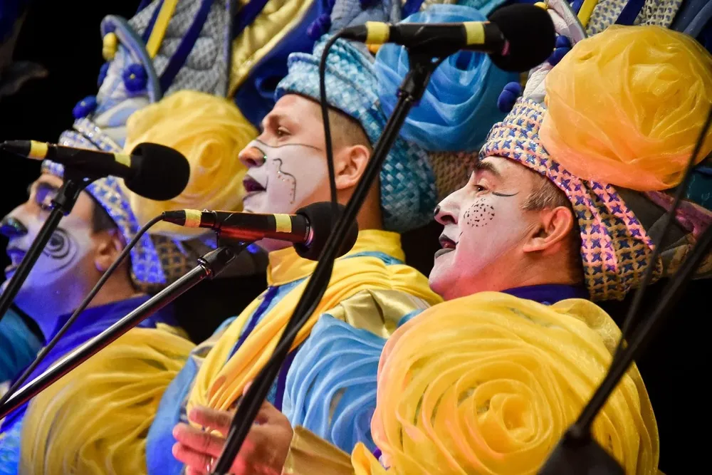 Integrantes de la murga Araca la Cana.