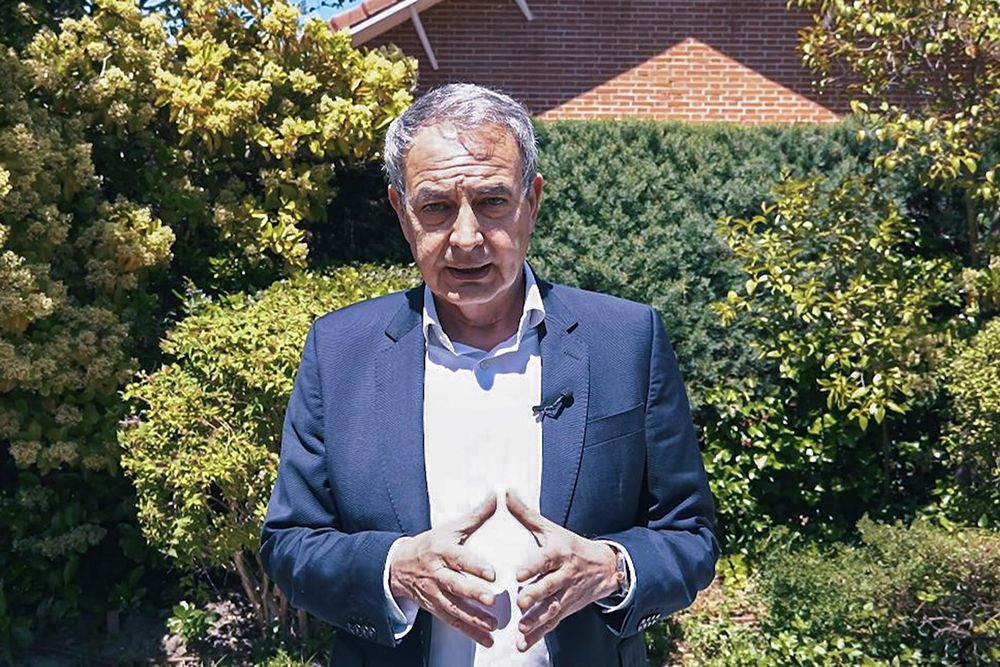 Captura del video enviado por el expresidente del Gobierno José Luis Rodríguez Zapatero, en el que ha asegurado este martes tras su imputación en la causa de Plus Ultra que jamás ha hecho gestiones ante ninguna administración pública ni sector público en relación con el rescate de la aerolínea.&nbsp;