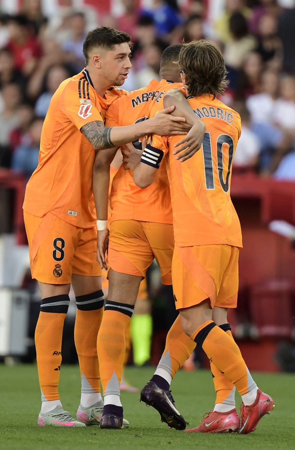 Valverde con Modric y Mbappé Valverde con Modric y Mbappé