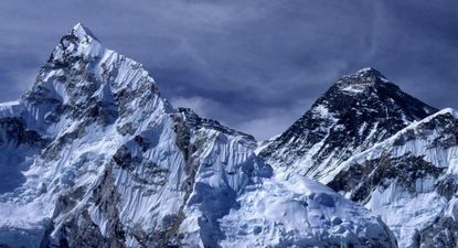 Un nuevo estudio muestra que la erosión de un río ha hecho al Everest más alto.