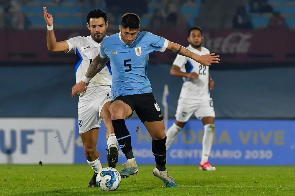 Emiliano Martínez en su debut con la 5 de Uruguay