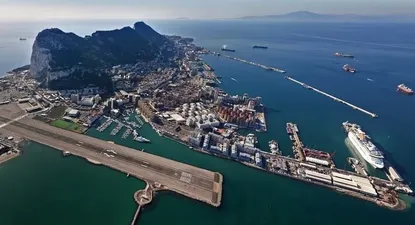 Vista aérea del aeropuerto del Peñon de Gibraltar