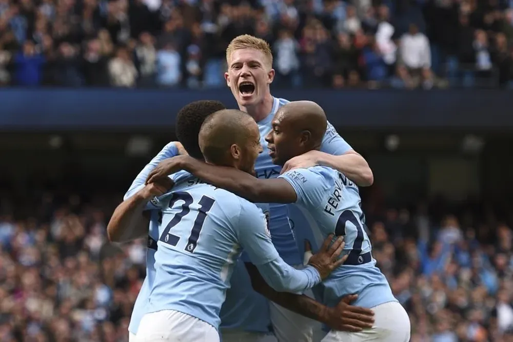 Manchester City, líder en Inglaterra, jugará este domingo.