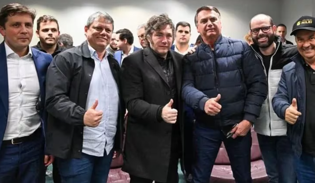 Milei llegó a Brasil y se reunió con Bolsonaro antes de dar un discurso en la cumbre conservadora.&nbsp;