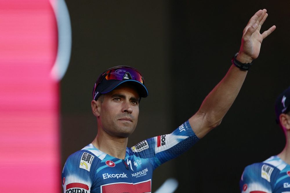 Mikel Landa en la ceremonia de apertura del Giro de Italia 2025