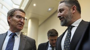 Abascal culpa a Feijóo por la ruptura de los gobiernos comunitarios que Vox abandona por el reparto de menas